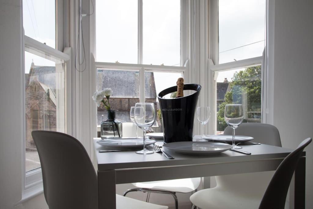 Stunning 2 Bed Apartment With Sea Views, Penzance Buitenkant foto