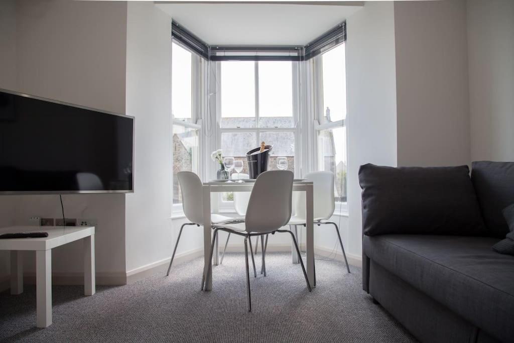 Stunning 2 Bed Apartment With Sea Views, Penzance Buitenkant foto