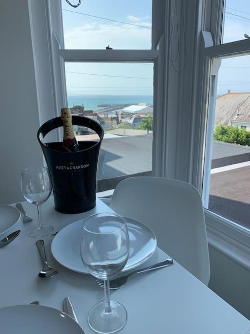 Stunning 2 Bed Apartment With Sea Views, Penzance Buitenkant foto