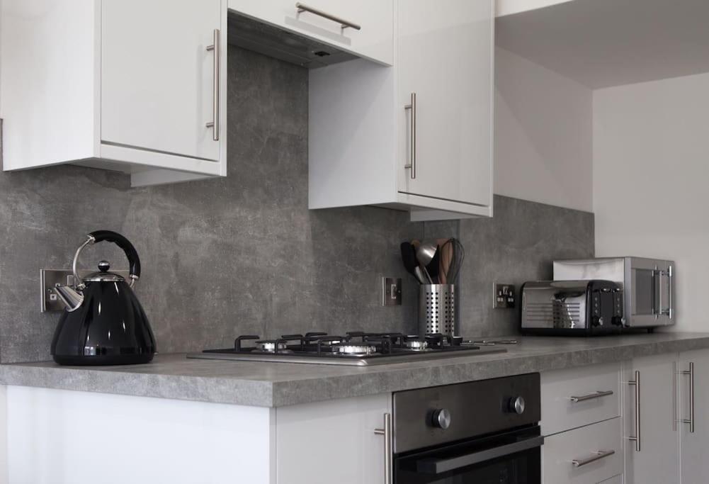 Stunning 2 Bed Apartment With Sea Views, Penzance Buitenkant foto